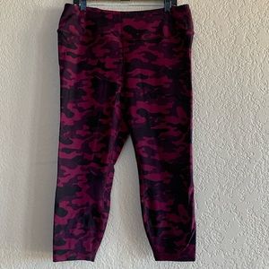 Torrid Active legging. Beautiful Burgandy camouflage pattern